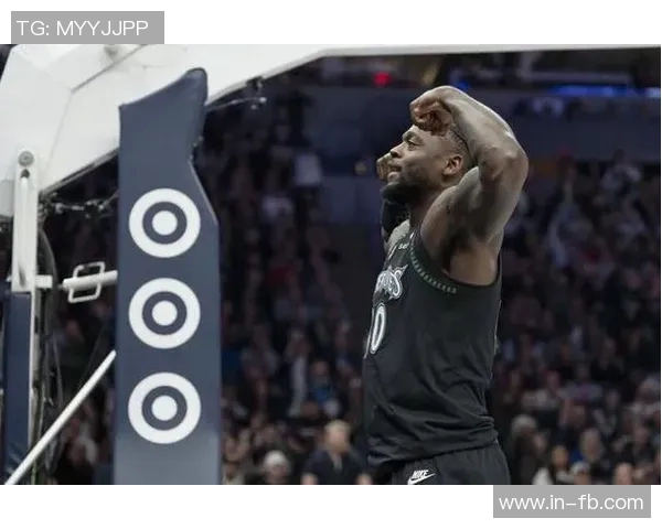 兰德尔半场高效表现24分10投10中助力球队争胜