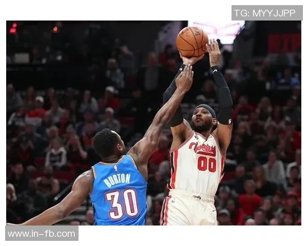 乔约翰逊谈克莱现状认为他需要队友帮助以找回状态