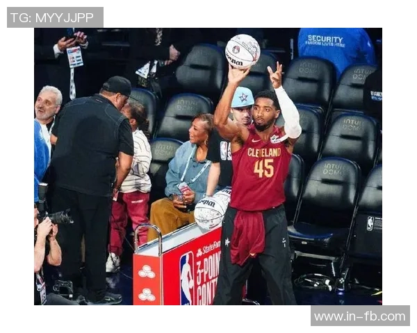 布克本赛季表现惊艳场均30分助力球队争冠梦想